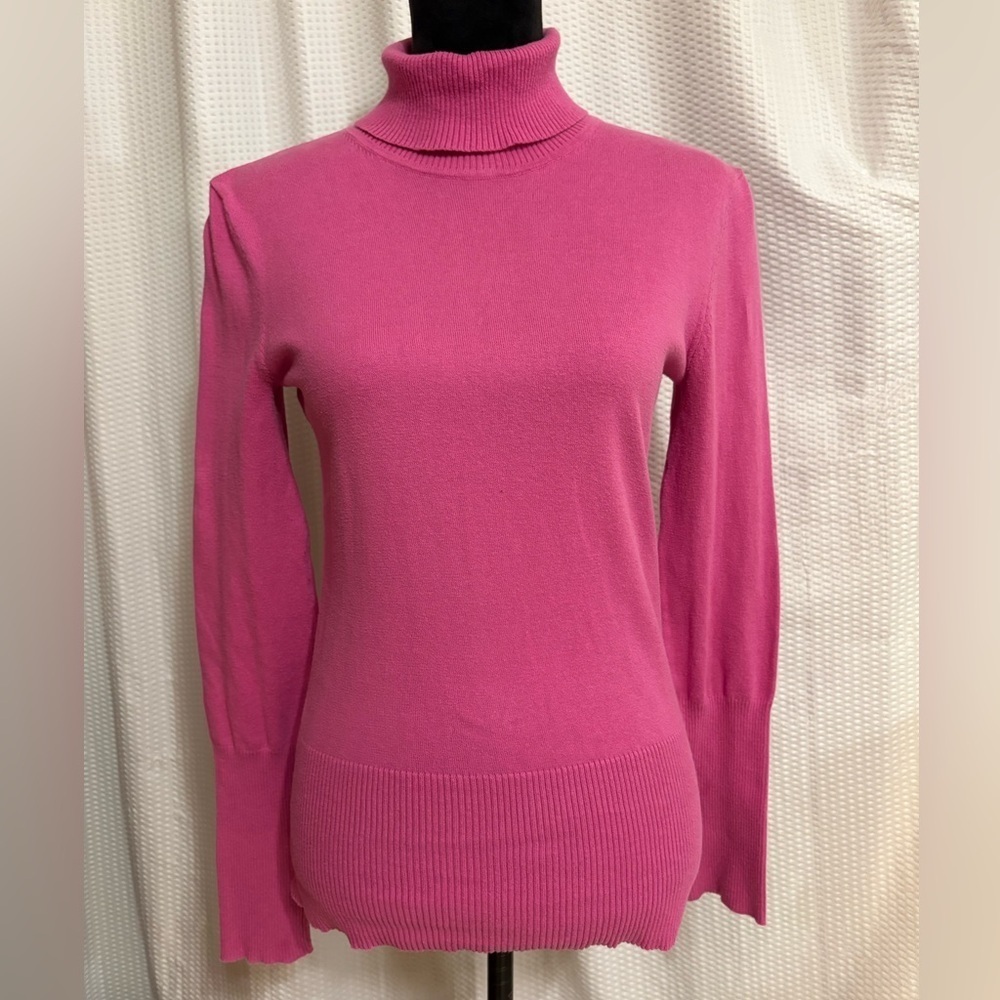 Cotton blend bright pink turtle neck sweater ribbed cuffs & waist size small